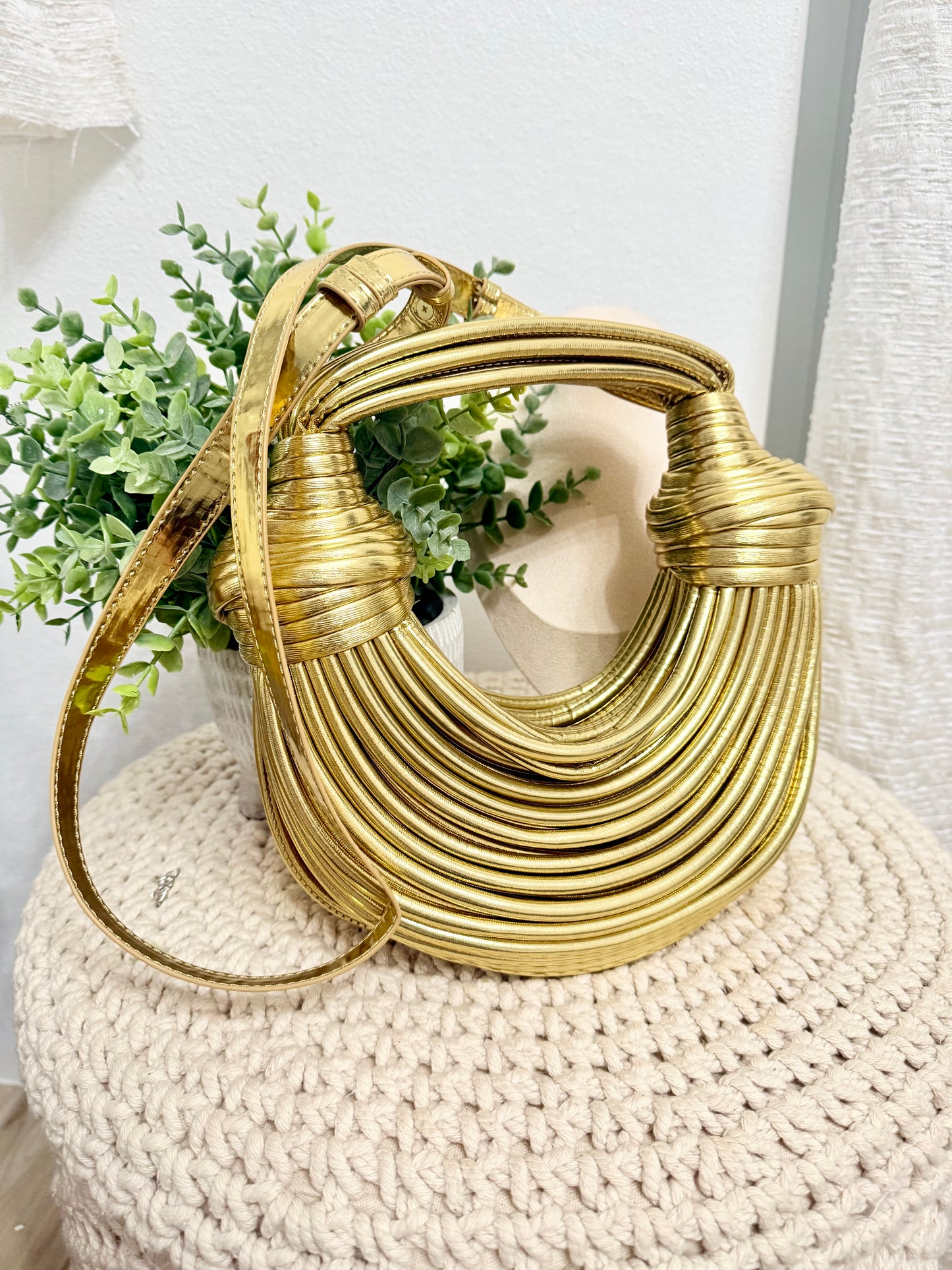 Knotted Clutch Shoulder Bag Silver/Gold