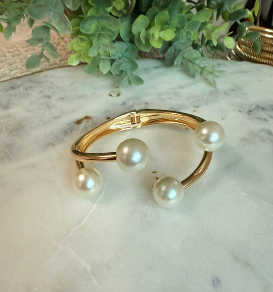 Fashion Pearls Bracelet