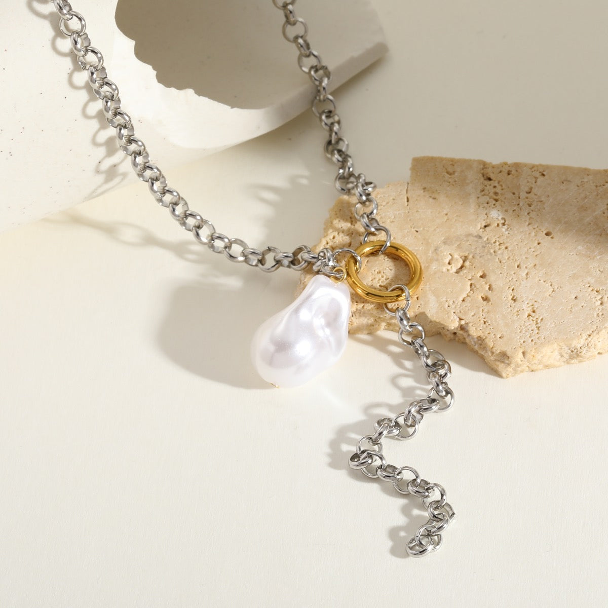 Silver Nova pearl Necklace