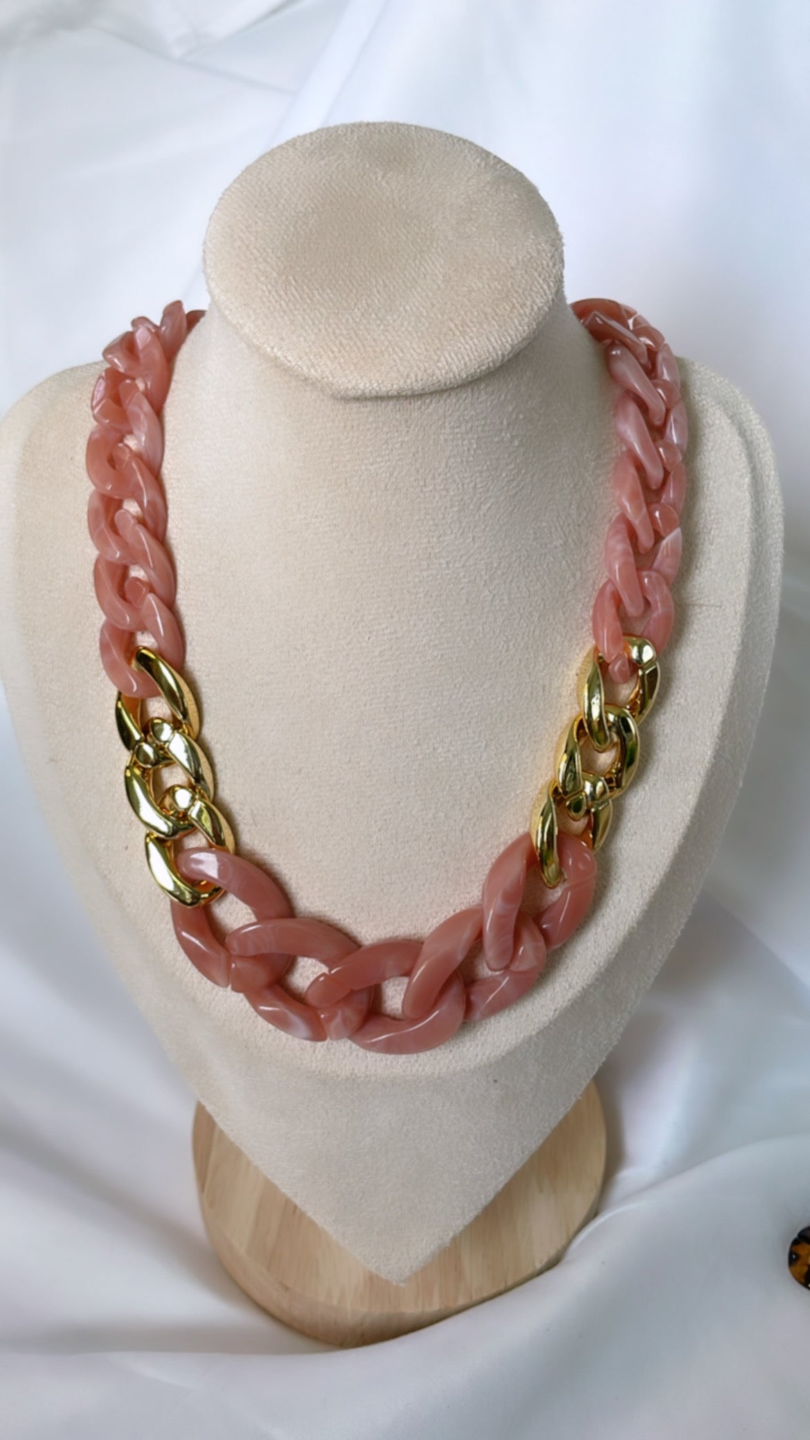 Modern Necklace Pink