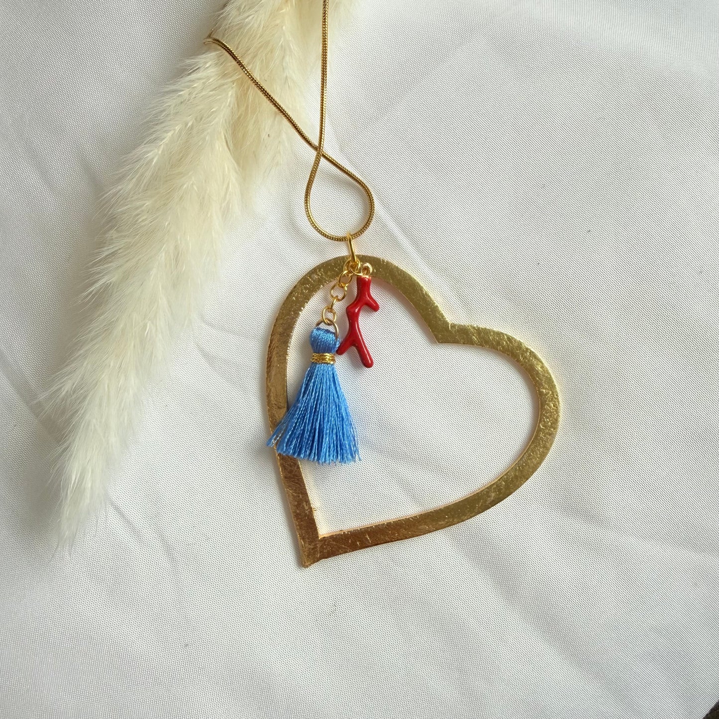 Mamá Corazón Necklace